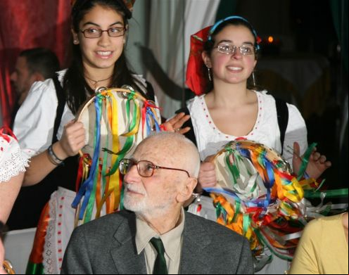 Mario Monicelli col tamburello 2