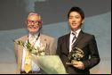 Mark Rydell, président du jury et Shuichi Isoda qui a reçu le Grand Prix des Amériques pour le film OKURIBITO