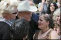 Une fan en compagnie de Jill et Tony Curtis